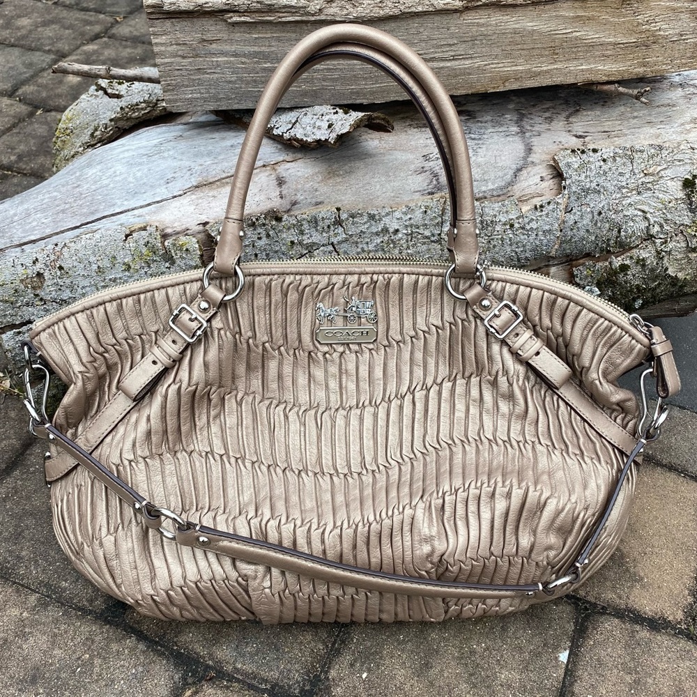 EUC Coach Metallic Oyster Lg Gathered Sophia - Picture 2 of 9